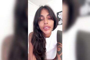 KaliGray10 Fucks Her Cunt Raw With A Huge Dildo - Solo Cum Show