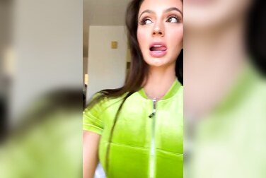 Jakara Bella's Public Hotel Window Fuck Show: She's Begging Strangers to Watch Her Masturbate!