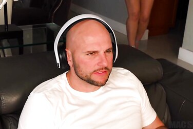 Reya Sunshine Fucks Gamer Boyfriend RAW, Interrupting His Game For a Sloppy Cock Sucking Session