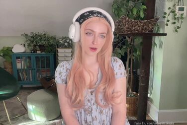 AdorableAmy's Live Dildo Show: Fucking Herself To A Soaking Wet Orgasm