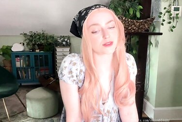 AdorableAmy's Live Dildo Show: Fucking Herself To A Soaking Wet Orgasm