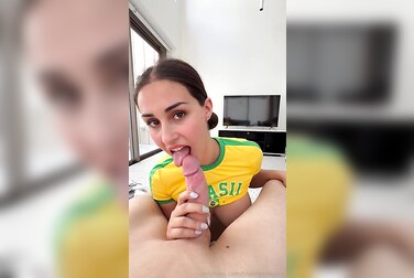 Brunnettebaby's PRO Blowjob: Watch This Throat-Fucking Goddess Swallow Every Inch