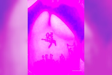 Hot Titty Flash! Therealbritain Rips Her Top To Expose Her Perfect Boobs