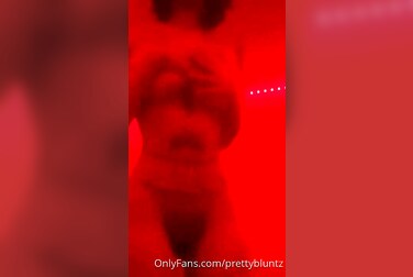 Side View POV: Therealbritain Fingers Her Soaking Wet Pussy Just For You