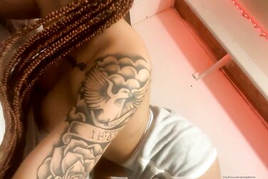 Therealbritain Twerks Her Small Ass: That Tight Petite Booty Will Make You Pop!