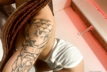 Therealbritain Twerks Her Small Ass: That Tight Petite Booty Will Make You Pop!