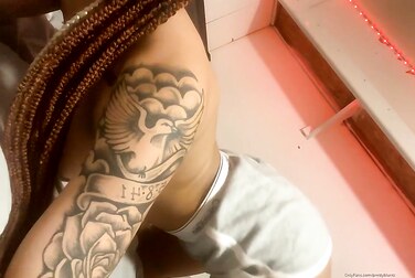 Therealbritain Twerks Her Small Ass: That Tight Petite Booty Will Make You Pop!