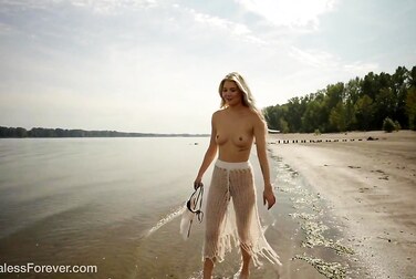 Kaylee Killion Strips Naked At The Lake, Daring Strangers To Fucking Watch Her