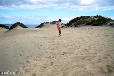 Eve Sweet's Public Beach Strip: Horny Teen Gets Fucking Naked and Plays With Herself Outdoors