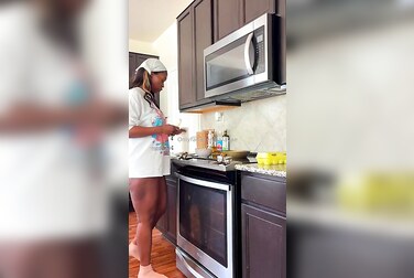 Teresa Lavae's No-Panties Kitchen Fuck: Fingers Her Soaking Wet Pussy On The Counter