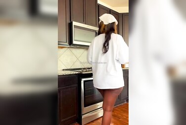 Teresa Lavae's No-Panties Kitchen Fuck: Fingers Her Soaking Wet Pussy On The Counter
