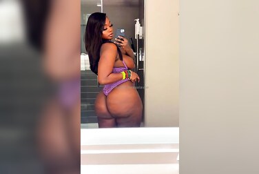 Teresa Lavae's Insane Body: Watch This Fucking Hot Mirror Tease