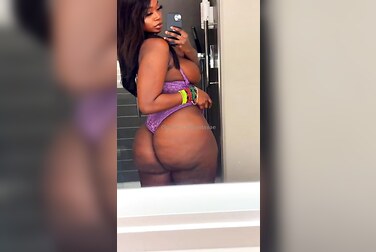 Teresa Lavae's Insane Body: Watch This Fucking Hot Mirror Tease