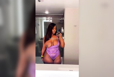 Teresa Lavae's Insane Body: Watch This Fucking Hot Mirror Tease