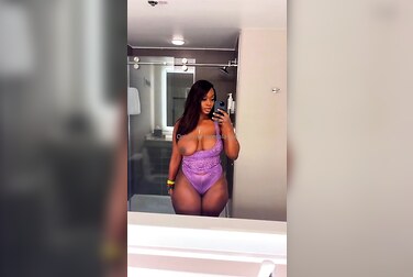 Teresa Lavae's Insane Body: Watch This Fucking Hot Mirror Tease