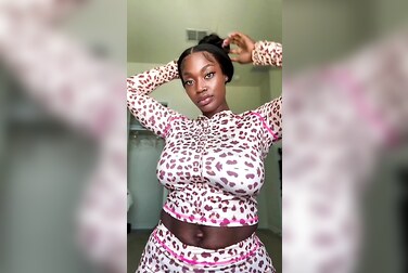 Teresa Lavae's Dildo Deepthroat: See Her Gag, Drool & Beg For More