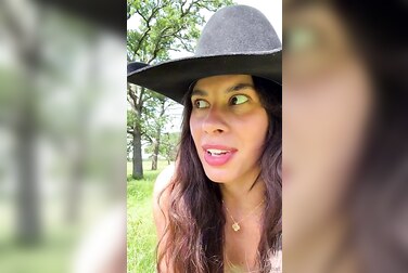Fernanda Mota Farhat's Public Pussy Play: Fingers Herself Raw Outdoors!