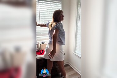 Flexible Slut Themaryburke Stretches Her Pussy Wide Open in a Solo Yoga Tease