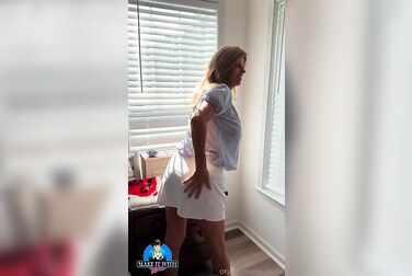 Flexible Slut Themaryburke Stretches Her Pussy Wide Open in a Solo Yoga Tease