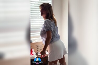 Flexible Slut Themaryburke Stretches Her Pussy Wide Open in a Solo Yoga Tease