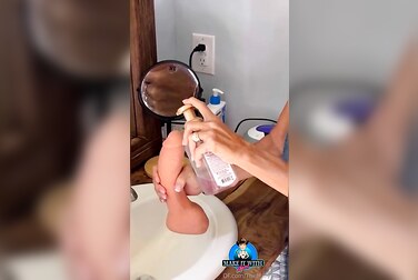 Themaryburke's Dildo Wash & Fuck: Getting Her Toy Soapy Wet For a Pussy Pounding
