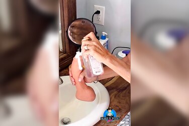 Themaryburke's Dildo Wash & Fuck: Getting Her Toy Soapy Wet For a Pussy Pounding