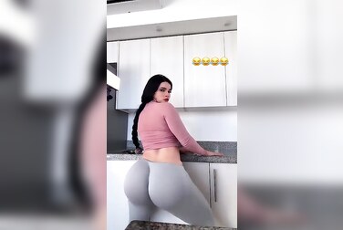 Luciana90luna's Phat Ass Kitchen Twerk: Watch Her Shake That Booty on The Counter!
