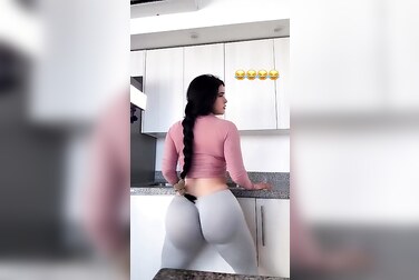 Luciana90luna's Phat Ass Kitchen Twerk: Watch Her Shake That Booty on The Counter!
