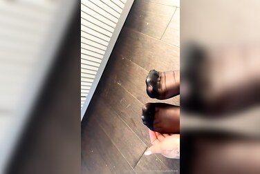 Footjob Fetish: Asian Babe Bunni Emmie Fucks a BBC Dildo with Her Soles